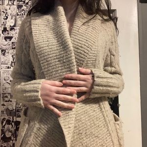 Thick beige cardigan with pockets, great for winter